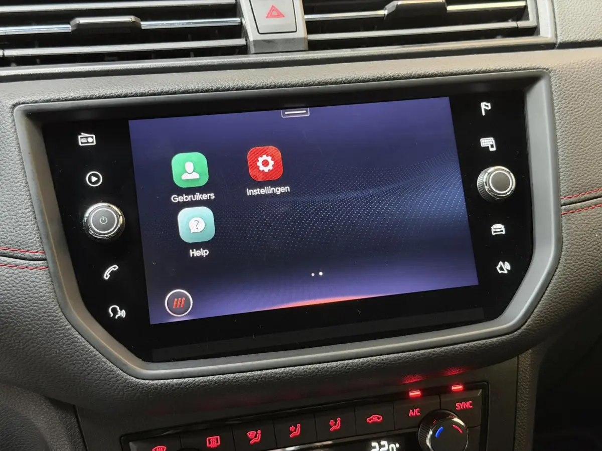 1.0 TSI FR Business Intense Apple CarPlay/Android Auto | Achteruitrijcamera | Beats Audio | Cruise control | Getint glas | Navigatiesysteem | Parkeersensoren voor en achter