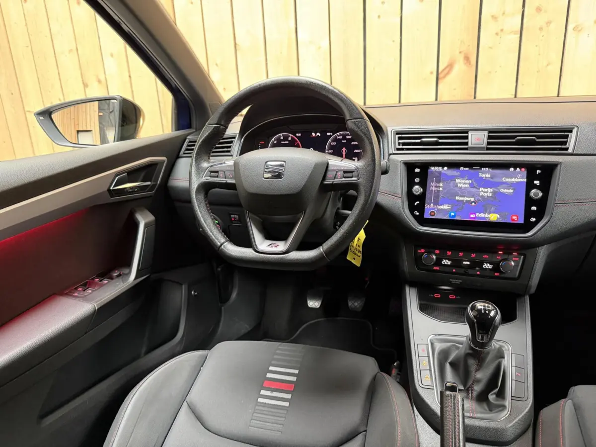 1.0 TSI FR Business Intense Apple CarPlay/Android Auto | Achteruitrijcamera | Beats Audio | Cruise control | Getint glas | Navigatiesysteem | Parkeersensoren voor en achter