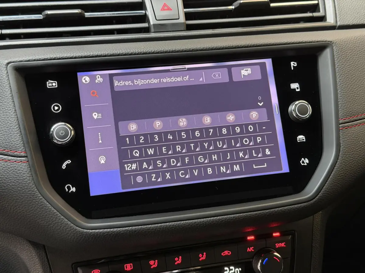 1.0 TSI FR Business Intense Apple CarPlay/Android Auto | Achteruitrijcamera | Beats Audio | Cruise control | Getint glas | Navigatiesysteem | Parkeersensoren voor en achter