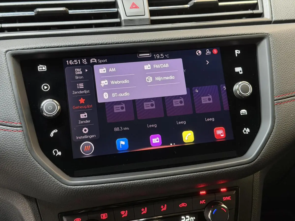 1.0 TSI FR Business Intense Apple CarPlay/Android Auto | Achteruitrijcamera | Beats Audio | Cruise control | Getint glas | Navigatiesysteem | Parkeersensoren voor en achter
