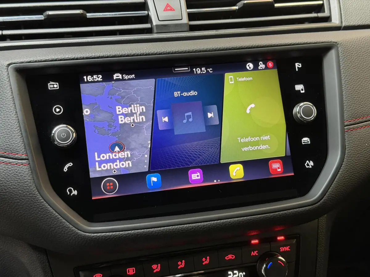 1.0 TSI FR Business Intense Apple CarPlay/Android Auto | Achteruitrijcamera | Beats Audio | Cruise control | Getint glas | Navigatiesysteem | Parkeersensoren voor en achter