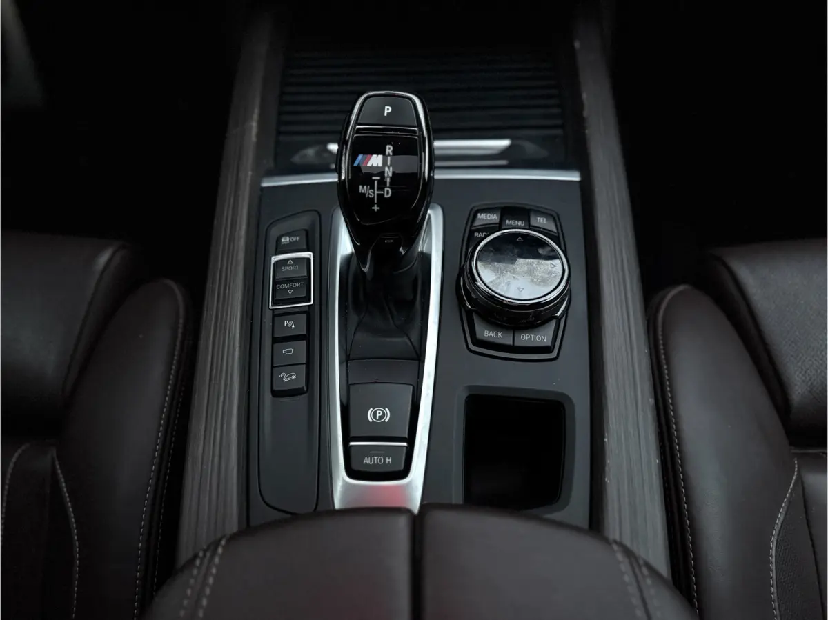 M50D 381pk I Grijs kenteken l 360C l Keramiek l HUD l Soft Close l Night Vision l Stoelkoeling