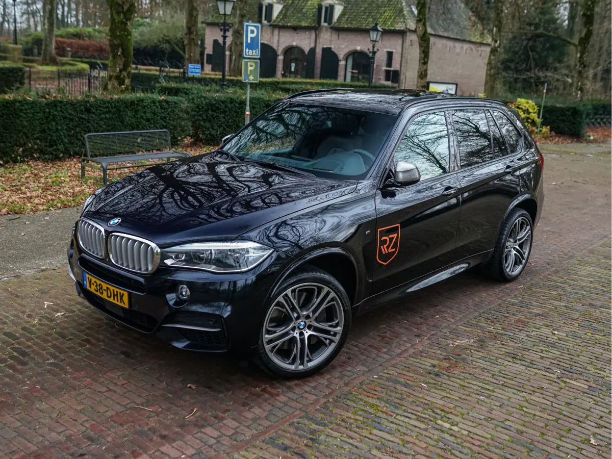 M50D 381pk I Grijs kenteken l 360C l Keramiek l HUD l Soft Close l Night Vision l Stoelkoeling