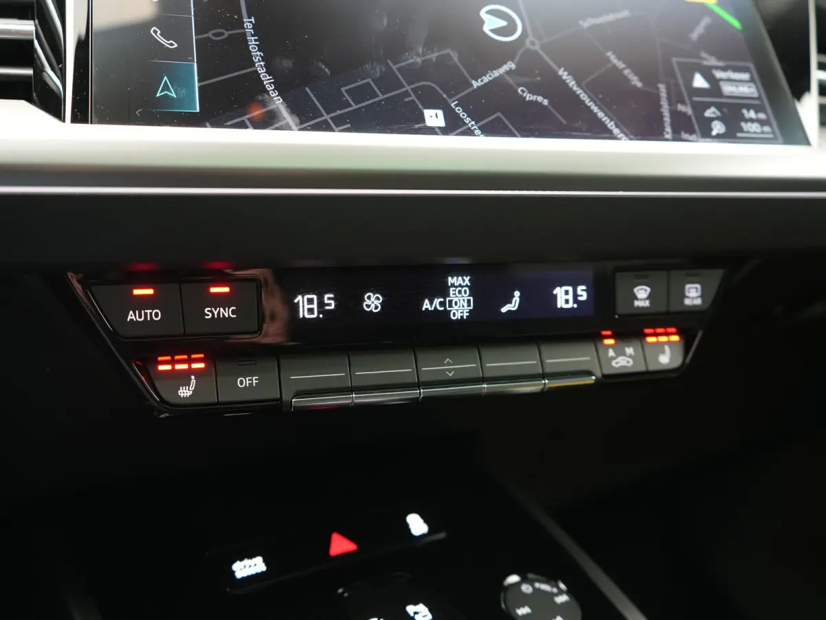 40 S Line 77 kWh 204pk Dealer O.H. | Panodak | Adaptive Cruise | Head Up | Camera | Matrix LED | Camera | Warmtepomp | Sportstoelen Memory & Verwarmd | Stuur Verwarmd | Apple Carplay | Navig