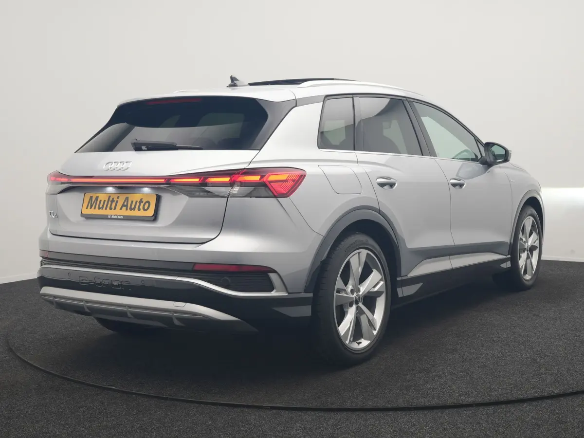 40 S Line 77 kWh 204pk Dealer O.H. | Panodak | Adaptive Cruise | Head Up | Camera | Matrix LED | Camera | Warmtepomp | Sportstoelen Memory & Verwarmd | Stuur Verwarmd | Apple Carplay | Navig