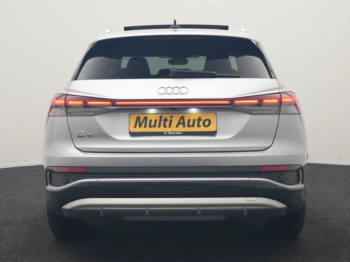 40 S Line 77 kWh 204pk Dealer O.H. | Panodak | Adaptive Cruise | Head Up | Camera | Matrix LED | Camera | Warmtepomp | Sportstoelen Memory & Verwarmd | Stuur Verwarmd | Apple Carplay | Navig