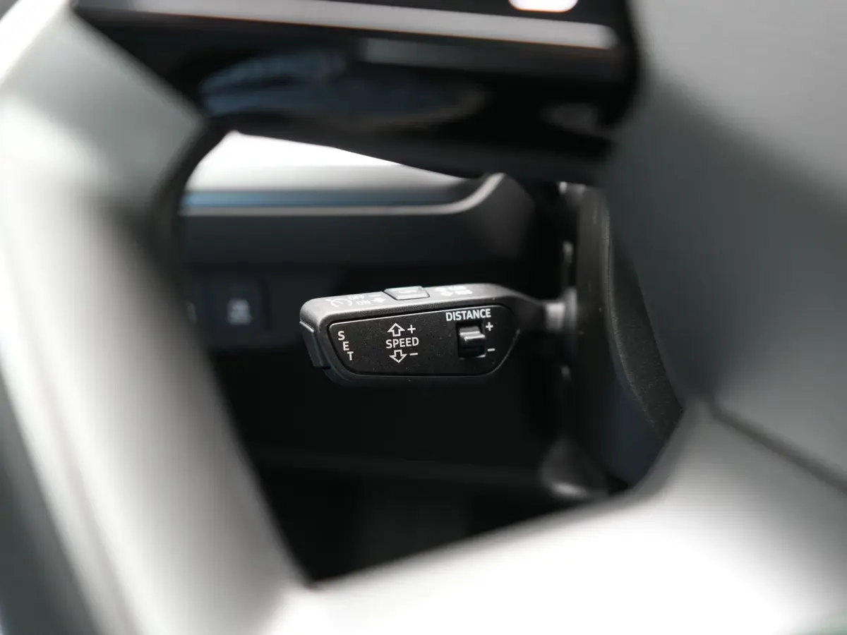 40 S Line 77 kWh 204pk Dealer O.H. | Panodak | Adaptive Cruise | Head Up | Camera | Matrix LED | Camera | Warmtepomp | Sportstoelen Memory & Verwarmd | Stuur Verwarmd | Apple Carplay | Navig
