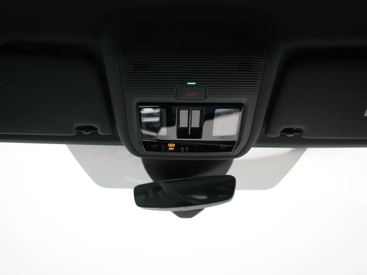 40 S Line 77 kWh 204pk Dealer O.H. | Panodak | Adaptive Cruise | Head Up | Camera | Matrix LED | Camera | Warmtepomp | Sportstoelen Memory & Verwarmd | Stuur Verwarmd | Apple Carplay | Navig