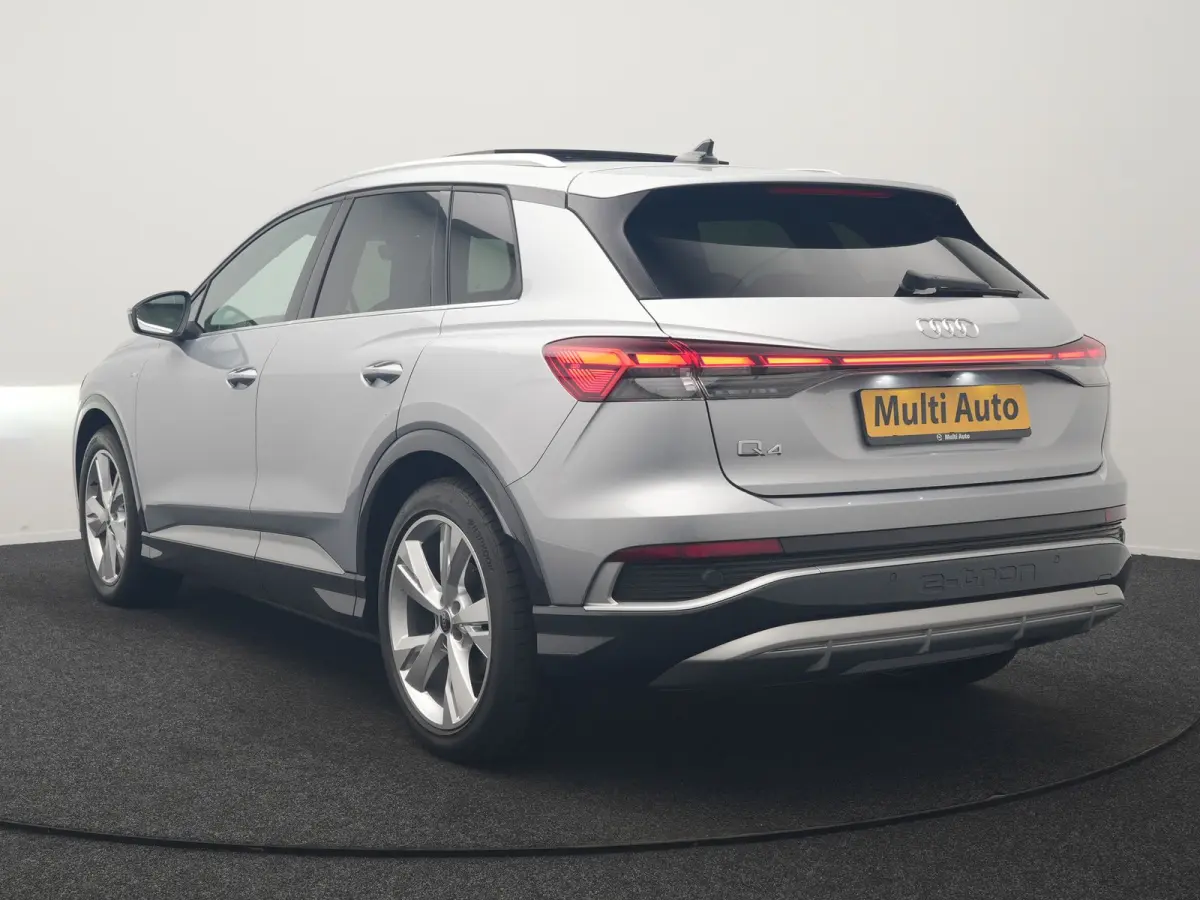 40 S Line 77 kWh 204pk Dealer O.H. | Panodak | Adaptive Cruise | Head Up | Camera | Matrix LED | Camera | Warmtepomp | Sportstoelen Memory & Verwarmd | Stuur Verwarmd | Apple Carplay | Navig