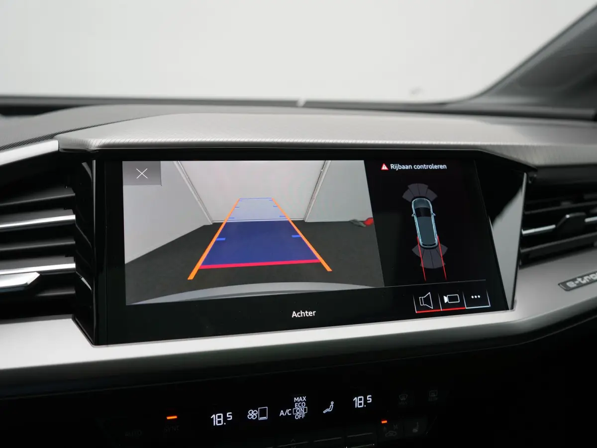 40 S Line 77 kWh 204pk Dealer O.H. | Panodak | Adaptive Cruise | Head Up | Camera | Matrix LED | Camera | Warmtepomp | Sportstoelen Memory & Verwarmd | Stuur Verwarmd | Apple Carplay | Navig