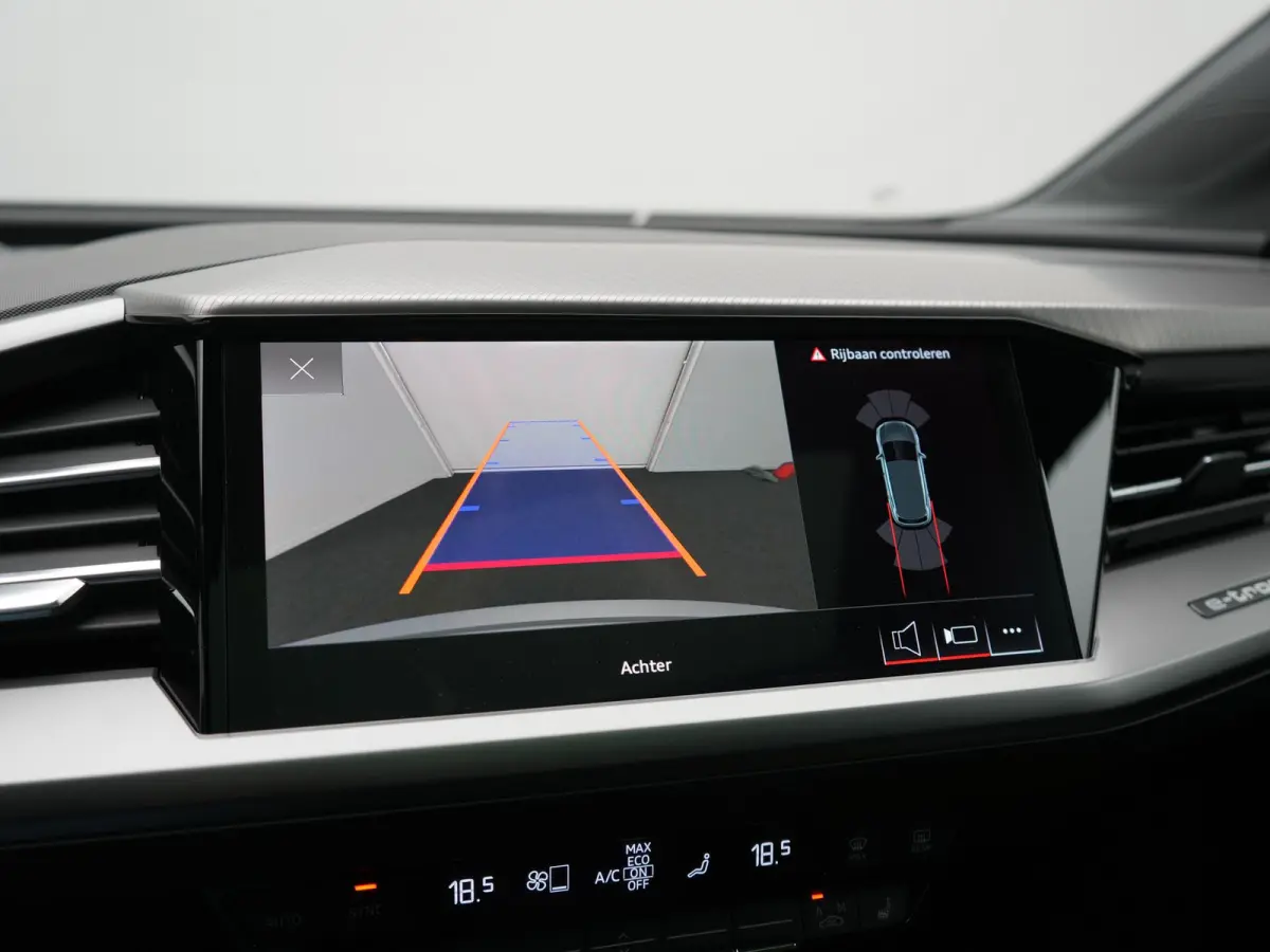40 S Line 77 kWh 204pk Dealer O.H. | Panodak | Adaptive Cruise | Head Up | Camera | Matrix LED | Camera | Warmtepomp | Sportstoelen Memory & Verwarmd | Stuur Verwarmd | Apple Carplay | Navig