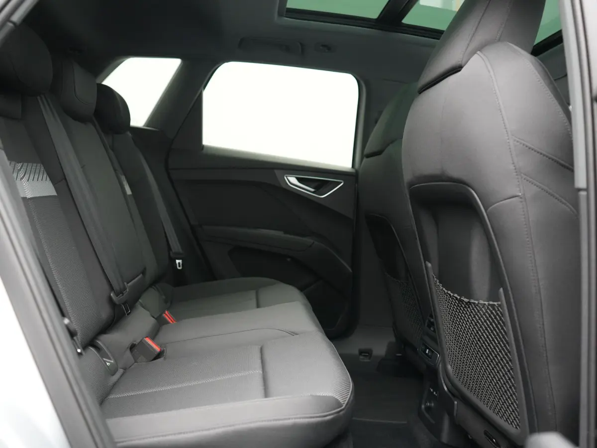 40 S Line 77 kWh 204pk Dealer O.H. | Panodak | Adaptive Cruise | Head Up | Camera | Matrix LED | Camera | Warmtepomp | Sportstoelen Memory & Verwarmd | Stuur Verwarmd | Apple Carplay | Navig