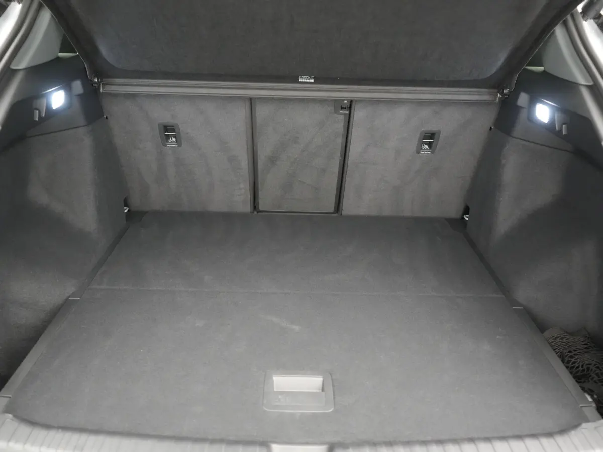 40 S Line 77 kWh 204pk Dealer O.H. | Panodak | Adaptive Cruise | Head Up | Camera | Matrix LED | Camera | Warmtepomp | Sportstoelen Memory & Verwarmd | Stuur Verwarmd | Apple Carplay | Navig