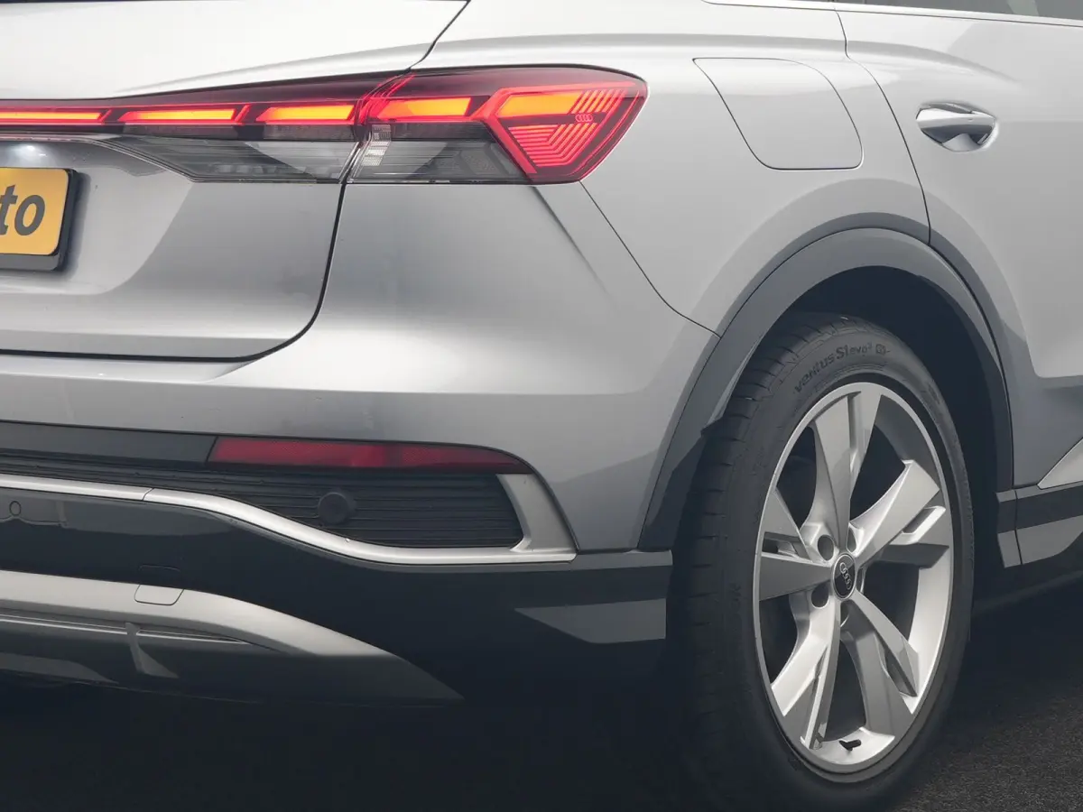 40 S Line 77 kWh 204pk Dealer O.H. | Panodak | Adaptive Cruise | Head Up | Camera | Matrix LED | Camera | Warmtepomp | Sportstoelen Memory & Verwarmd | Stuur Verwarmd | Apple Carplay | Navig