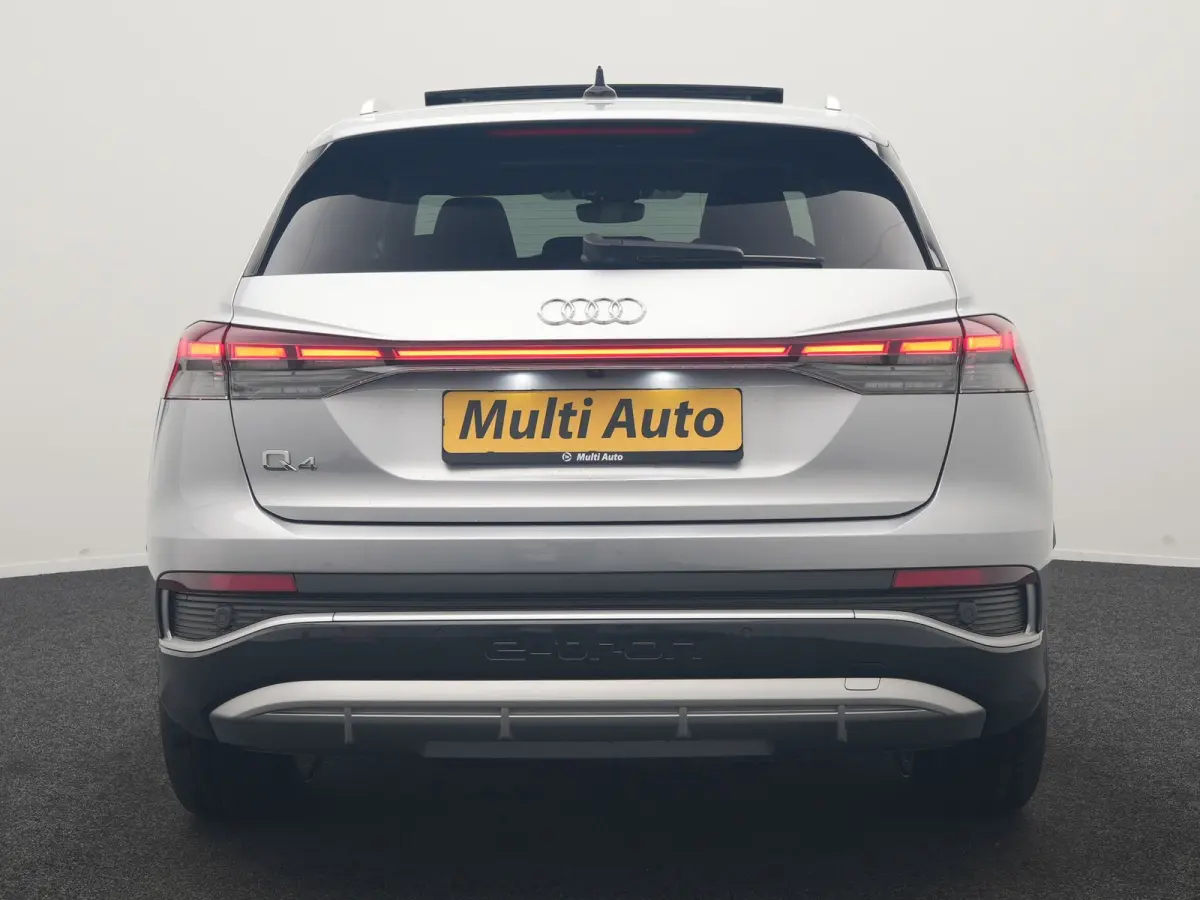 40 S Line 77 kWh 204pk Dealer O.H. | Panodak | Adaptive Cruise | Head Up | Camera | Matrix LED | Camera | Warmtepomp | Sportstoelen Memory & Verwarmd | Stuur Verwarmd | Apple Carplay | Navig