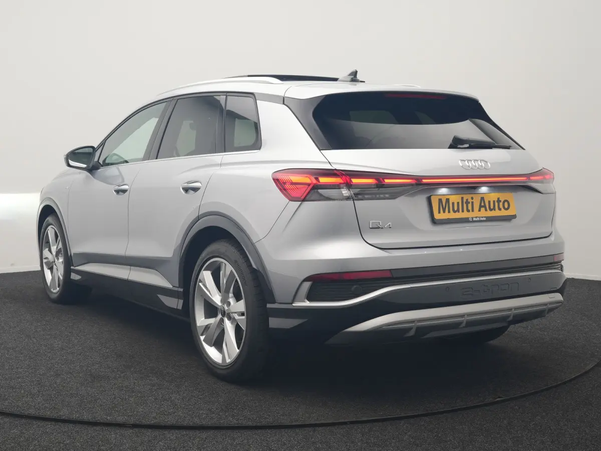 40 S Line 77 kWh 204pk Dealer O.H. | Panodak | Adaptive Cruise | Head Up | Camera | Matrix LED | Camera | Warmtepomp | Sportstoelen Memory & Verwarmd | Stuur Verwarmd | Apple Carplay | Navig