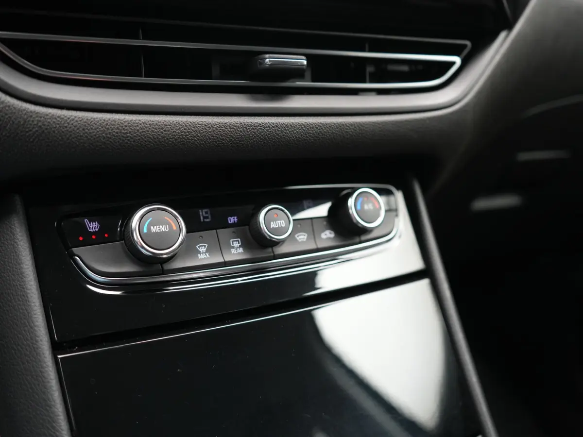 1.6 Turbo Ultimate FACELIFT MODEL PHEV 225pk Dealer O.H. | Trekhaak Afn. | Adaptive Cruise | 360 Camera | Alcantara Sportstoelen & Stuur Verwarmd | BLIS | Keyless | Navigatie | DAB | Plug In