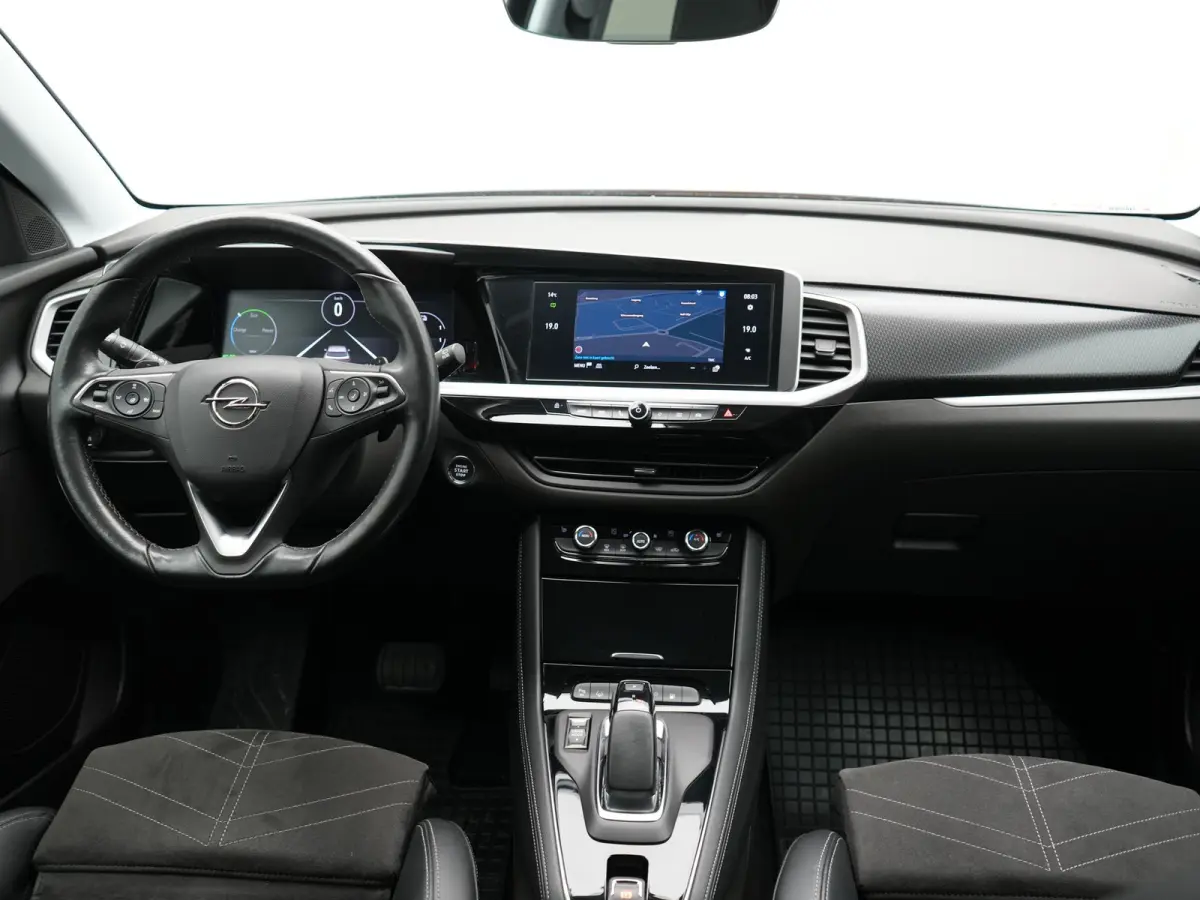 1.6 Turbo Ultimate FACELIFT MODEL PHEV 225pk Dealer O.H. | Trekhaak Afn. | Adaptive Cruise | 360 Camera | Alcantara Sportstoelen & Stuur Verwarmd | BLIS | Keyless | Navigatie | DAB | Plug In