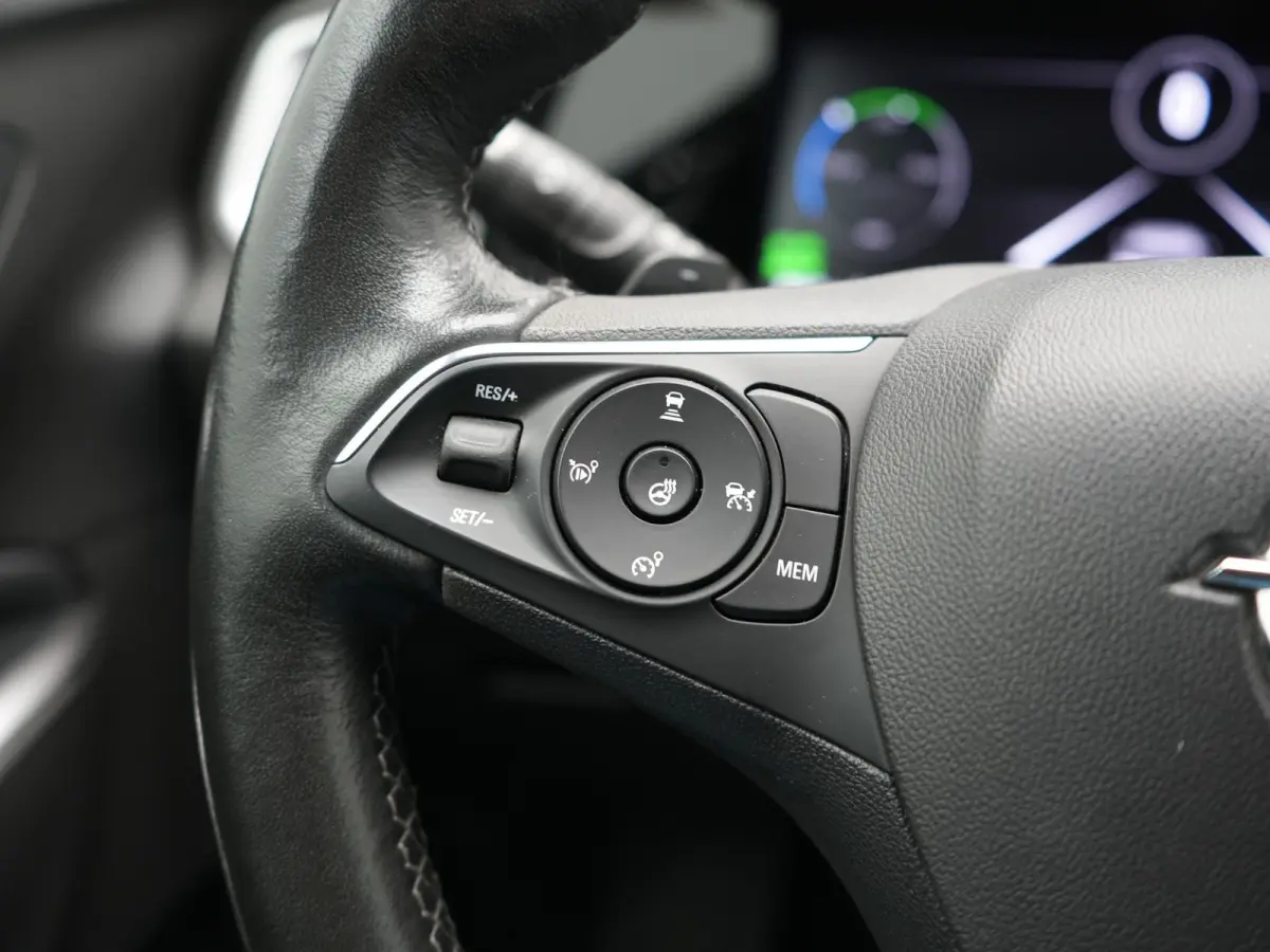1.6 Turbo Ultimate PHEV 225pk Dealer O.H. | Trekhaak Afn. | Adaptive Cruise | 360 Camera | Alcantara Sportstoelen & Stuur Verwarmd | BLIS | Keyless | Navigatie | DAB | Plug In Hybrid | Apple