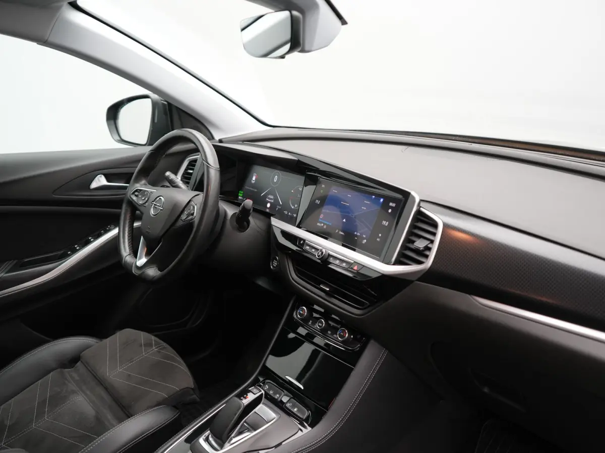 1.6 Turbo Ultimate FACELIFT MODEL PHEV 225pk Dealer O.H. | Trekhaak Afn. | Adaptive Cruise | 360 Camera | Alcantara Sportstoelen & Stuur Verwarmd | BLIS | Keyless | Navigatie | DAB | Plug In