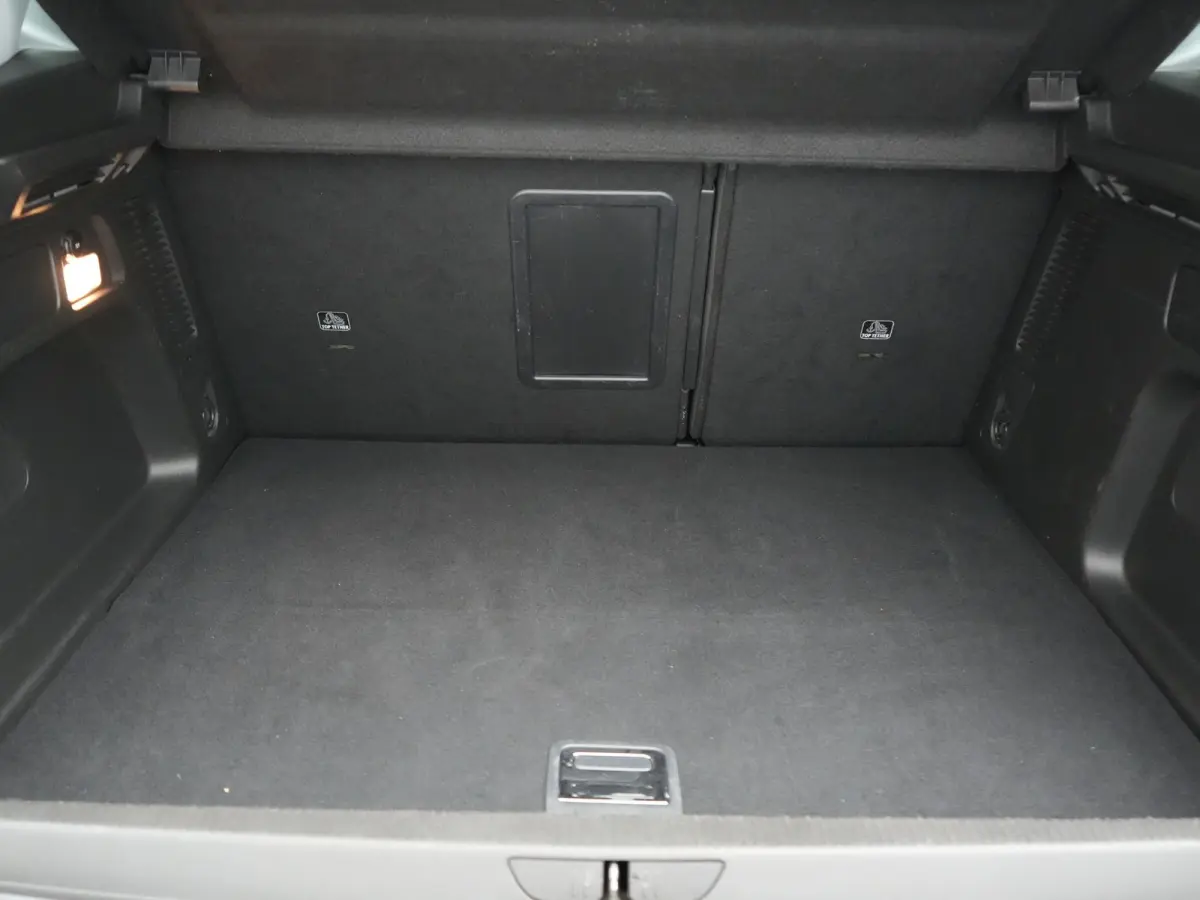1.6 Turbo Ultimate FACELIFT MODEL PHEV 225pk Dealer O.H. | Trekhaak Afn. | Adaptive Cruise | 360 Camera | Alcantara Sportstoelen & Stuur Verwarmd | BLIS | Keyless | Navigatie | DAB | Plug In