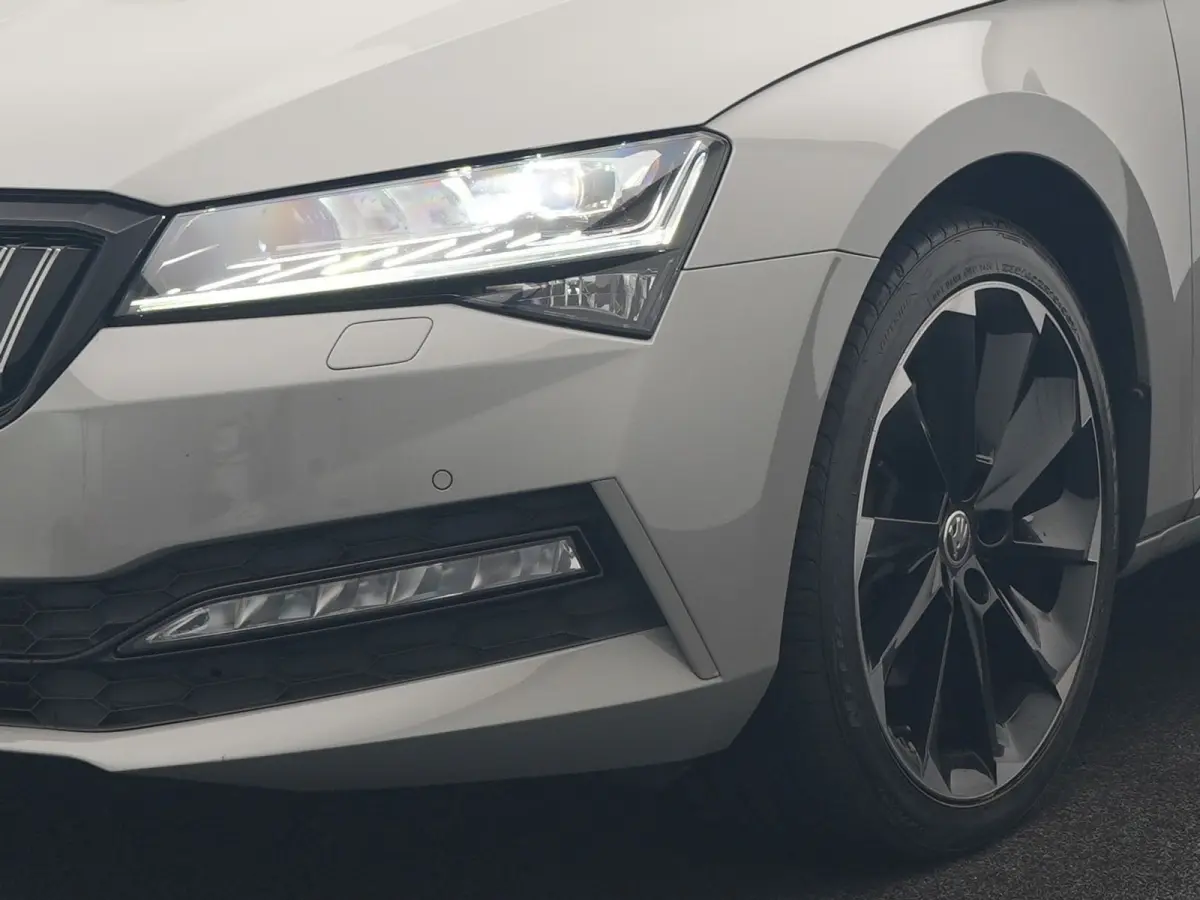 1.4 TSI iV Sportline Business PHEV 218pk Dealer O.H. | Panodak | Camera | Canton Audio | Alcantara Sportstoelen Memory & Verwarmd | Sfeerverlichting | Keyless | BLIS | Stuur Verwarmd | Apple