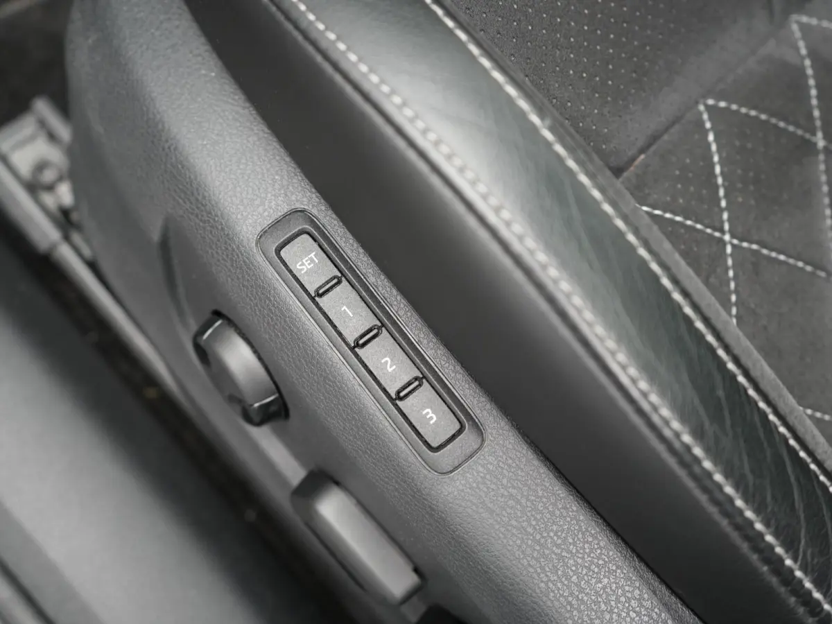 1.4 TSI iV Sportline Business PHEV 218pk Dealer O.H. | Panodak | Camera | Canton Audio | Alcantara Sportstoelen Memory & Verwarmd | Sfeerverlichting | Keyless | BLIS | Stuur Verwarmd | Apple
