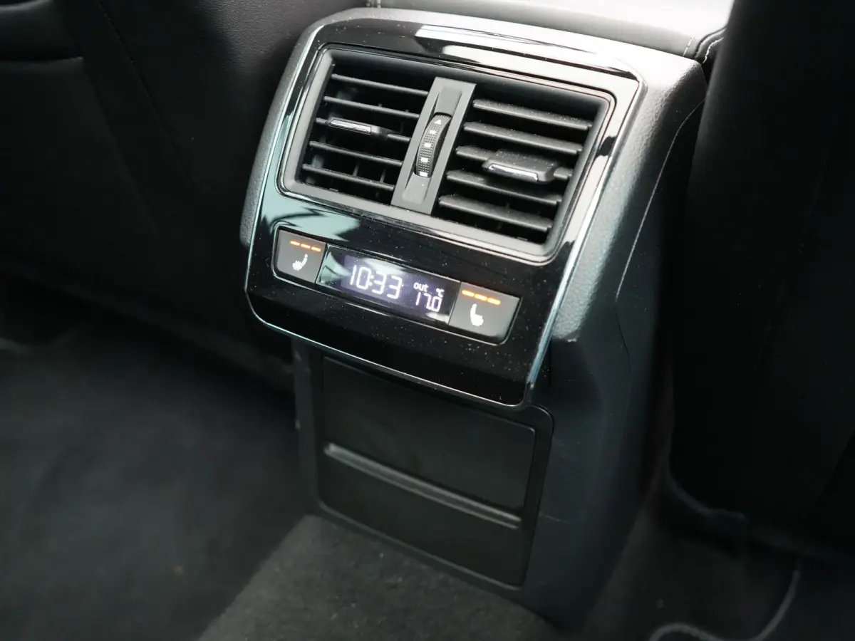 1.4 TSI iV Sportline Business PHEV 218pk Dealer O.H. | Panodak | Camera | Canton Audio | Alcantara Sportstoelen Memory & Verwarmd | Sfeerverlichting | Keyless | BLIS | Stuur Verwarmd | Apple