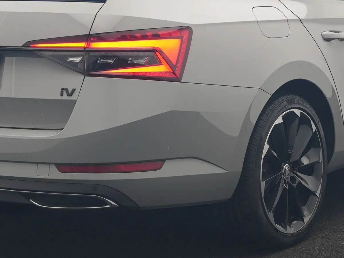 1.4 TSI iV Sportline Business PHEV 218pk Dealer O.H. | Panodak | Camera | Canton Audio | Alcantara Sportstoelen Memory & Verwarmd | Sfeerverlichting | Keyless | BLIS | Stuur Verwarmd | Apple