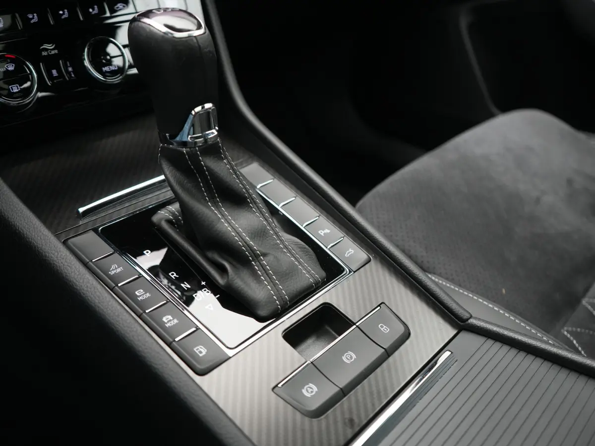 1.4 TSI iV Sportline Business PHEV 218pk Dealer O.H. | SOH 91,2% | Panodak | Adaptive Cruise | Camera | Canton Audio | Alcantara Sportstoelen Memory & Verwarmd | Sfeerverlichting | Keyless |