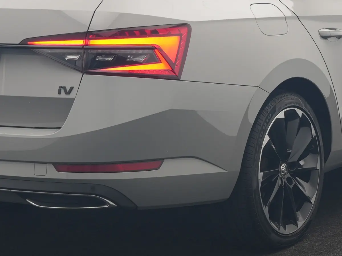 1.4 TSI iV Sportline Business PHEV 218pk Dealer O.H. | SOH 91,2% | Panodak | Adaptive Cruise | Camera | Canton Audio | Alcantara Sportstoelen Memory & Verwarmd | Sfeerverlichting | Keyless |