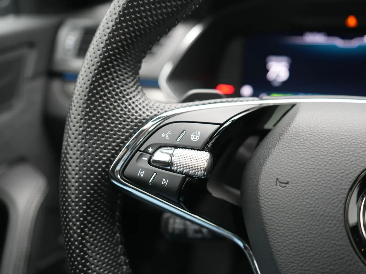 1.4 TSI iV Sportline Business PHEV 218pk Dealer O.H. | Panodak | Camera | Canton Audio | Alcantara Sportstoelen Memory & Verwarmd | Sfeerverlichting | Keyless | BLIS | Stuur Verwarmd | Apple