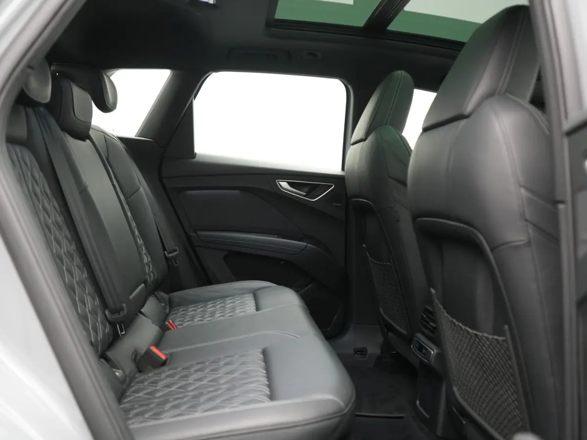 35 2x S Line 55 kWh 170pk Dealer O.H. | Panodak | Lederen Sportstoelen Memory | Adaptive Cruise | Head Up | 360 Camera | Sonos Audio | Matrix LED | Keyless | Blis | Apple Carplay | Navigatie