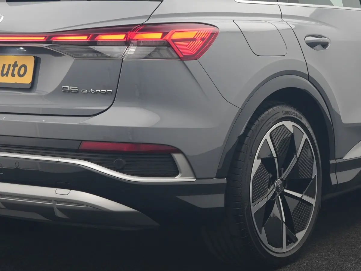 35 2x S Line 55 kWh 170pk Dealer O.H. | Panodak | Lederen Sportstoelen Memory | Adaptive Cruise | Head Up | 360 Camera | Sonos Audio | Matrix LED | Keyless | Blis | Apple Carplay | Navigatie