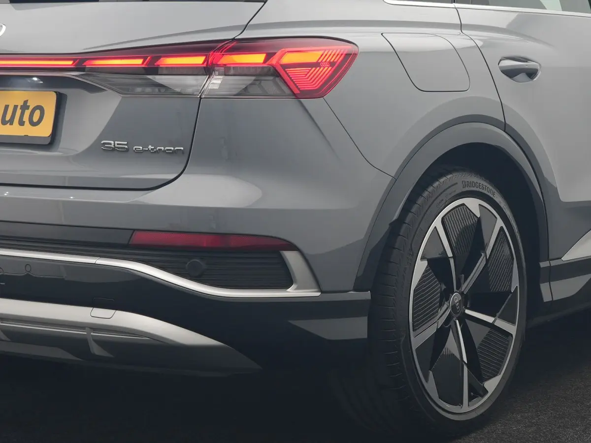 35 2x S Line 55 kWh 170pk Dealer O.H. | Panodak | Valcona Lederen Sportstoelen & Memory | Adaptive Cruise | Head Up | 360 Camera | Sonos Audio | Matrix LED | Keyless | Blis | Apple Carplay |