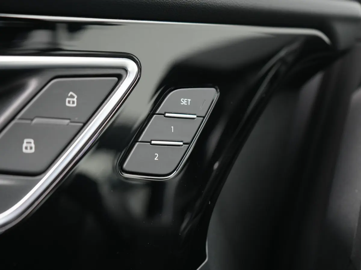 35 2x S Line 55 kWh 170pk Dealer O.H. | Panodak | Lederen Sportstoelen Memory | Adaptive Cruise | Head Up | 360 Camera | Sonos Audio | Matrix LED | Keyless | Blis | Apple Carplay | Navigatie
