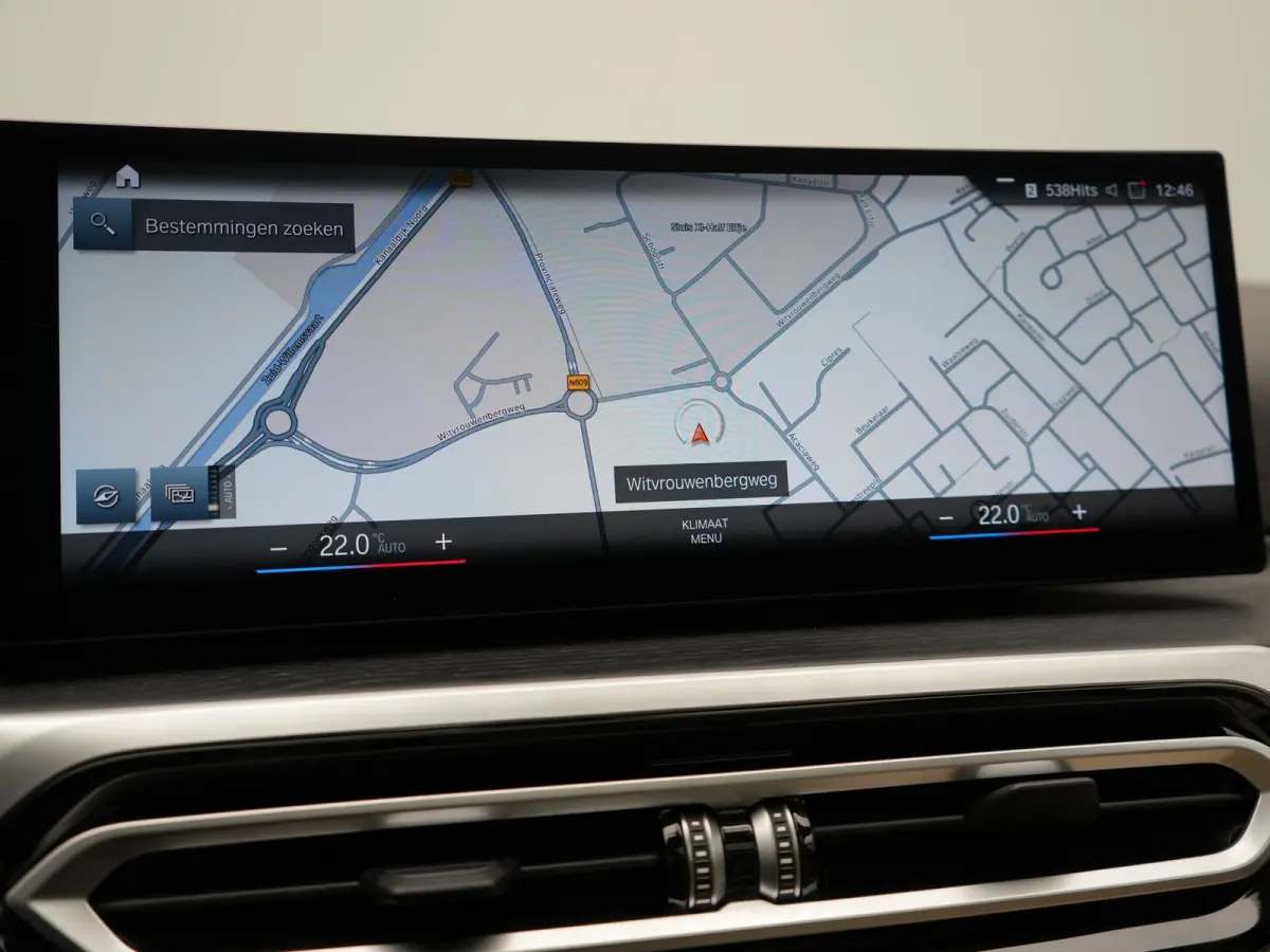 320e Luxury Line Facelift PHEV Dealer O.H. | Trekhaak Af Fabriek | Panodak | Head Up | Adaptive Cruise | 360 Camera | Lederen Sportstoelen Verwarmd | Sfeerverlichting | Apple Carplay | Keyle