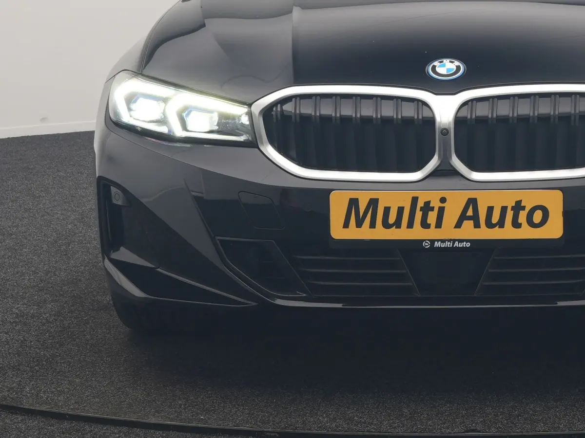 320e Luxury Line Facelift PHEV Dealer O.H. | Trekhaak Af Fabriek | Panodak | Head Up | Adaptive Cruise | 360 Camera | Lederen Sportstoelen Verwarmd | Sfeerverlichting | Apple Carplay | Keyle