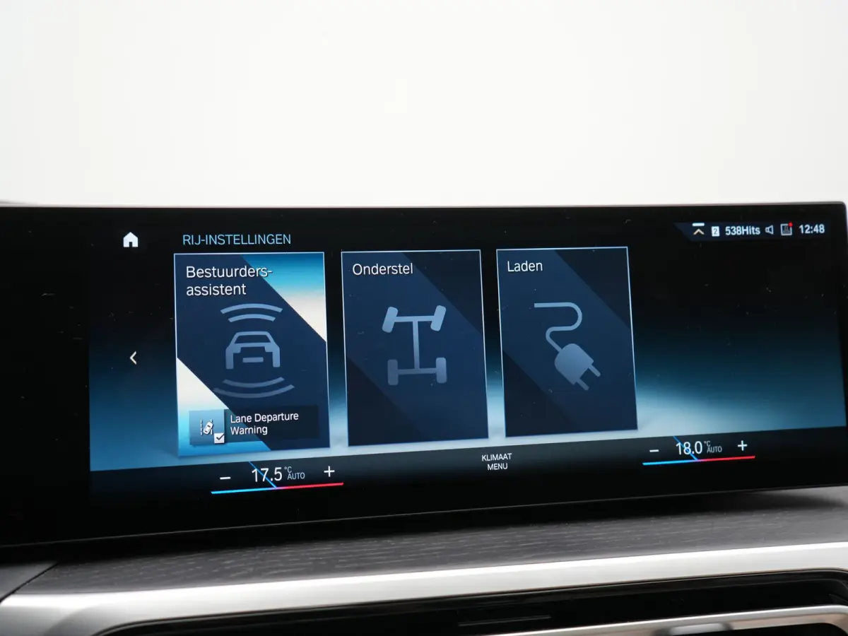 320e Luxury Line Facelift PHEV Dealer O.H. | Trekhaak Af Fabriek | Panodak | Head Up | Adaptive Cruise | 360 Camera | Lederen Sportstoelen Verwarmd | Sfeerverlichting | Apple Carplay | Keyle