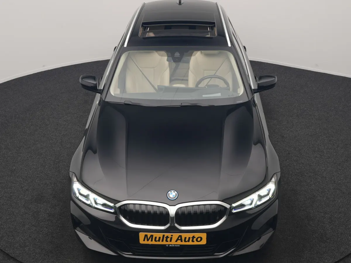 320e Luxury Line Facelift PHEV Dealer O.H. | Trekhaak Af Fabriek | Panodak | Head Up | Adaptive Cruise | 360 Camera | Lederen Sportstoelen Verwarmd | Sfeerverlichting | Apple Carplay | Keyle