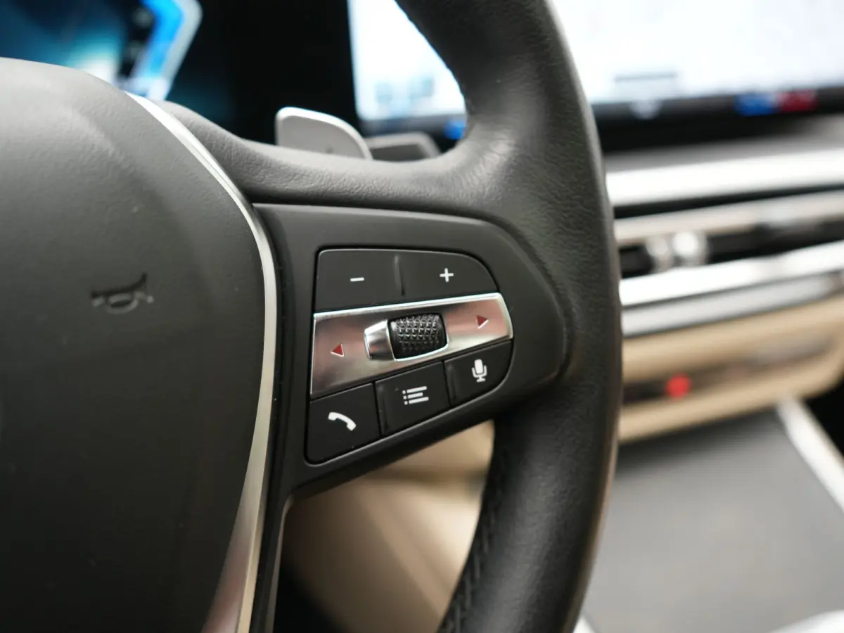 320e Luxury Line Facelift PHEV Dealer O.H. | Trekhaak Af Fabriek | Panodak | Head Up | Adaptive Cruise | 360 Camera | Lederen Sportstoelen Verwarmd | Sfeerverlichting | Apple Carplay | Keyle