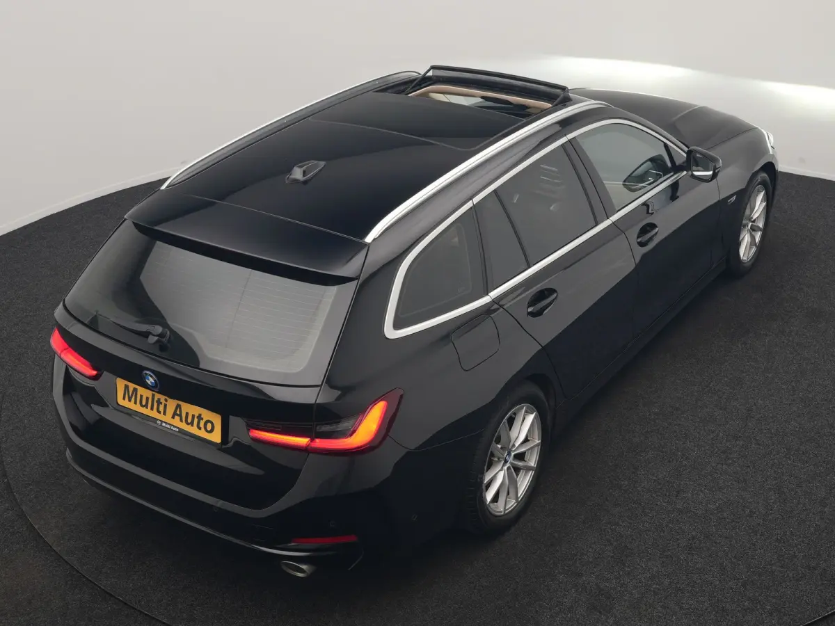 320e Luxury Line Facelift PHEV Dealer O.H. | Trekhaak Af Fabriek | Panodak | Head Up | Adaptive Cruise | 360 Camera | Lederen Sportstoelen Verwarmd | Sfeerverlichting | Apple Carplay | Keyle