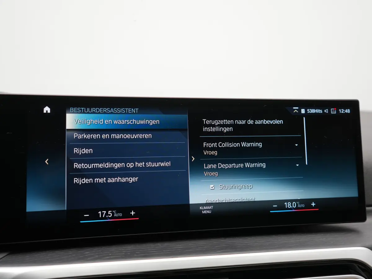 320e Luxury Line Facelift PHEV Dealer O.H. | Trekhaak Af Fabriek | Panodak | Head Up | Adaptive Cruise | 360 Camera | Lederen Sportstoelen Verwarmd | Sfeerverlichting | Apple Carplay | Keyle