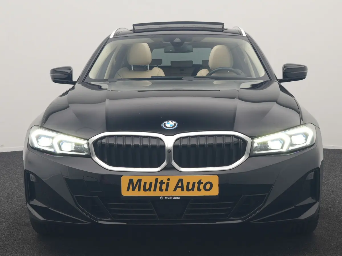 320e Luxury Line Facelift PHEV Dealer O.H. | Trekhaak Af Fabriek | Panodak | Head Up | Adaptive Cruise | 360 Camera | Lederen Sportstoelen Verwarmd | Sfeerverlichting | Apple Carplay | Keyle