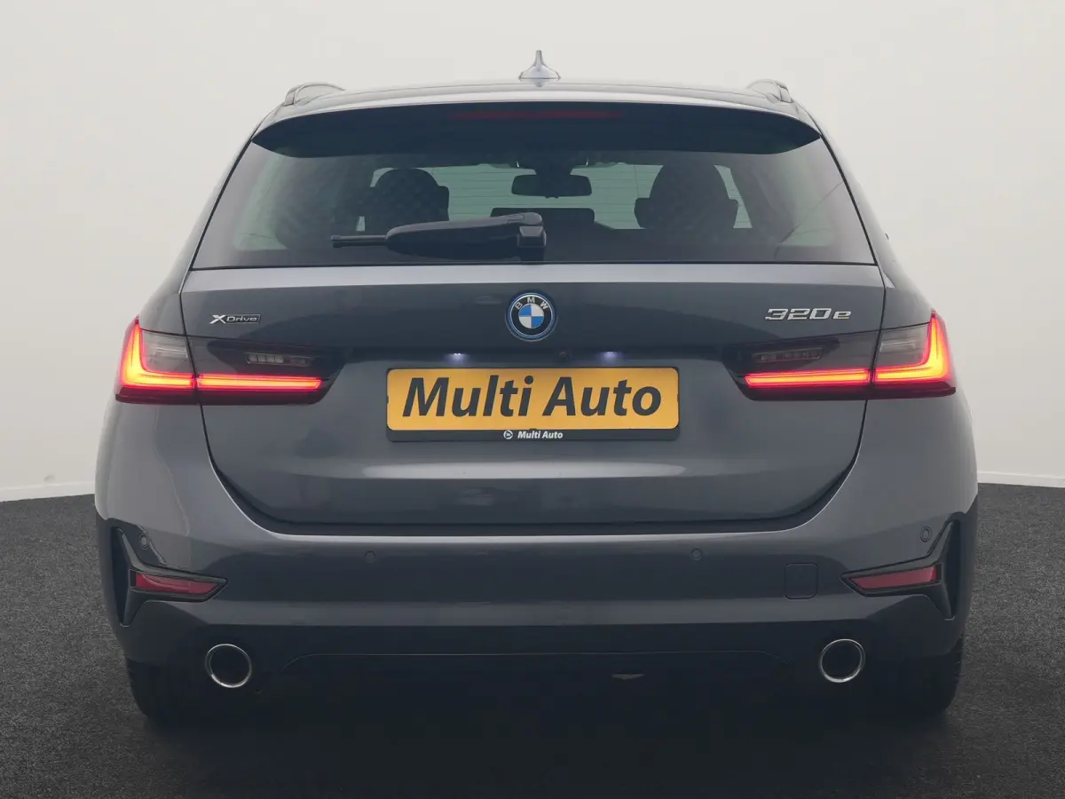 320e xDrive Sportline PHEV 204pk Dealer O.H | SOH 88,1% | Trekhaak Af Fabriek | Camera | Laser LED | Cruise Control | Lederen Sportstoelen Verwarmd | Keyless | Sfeerverlichting | Apple Carpl
