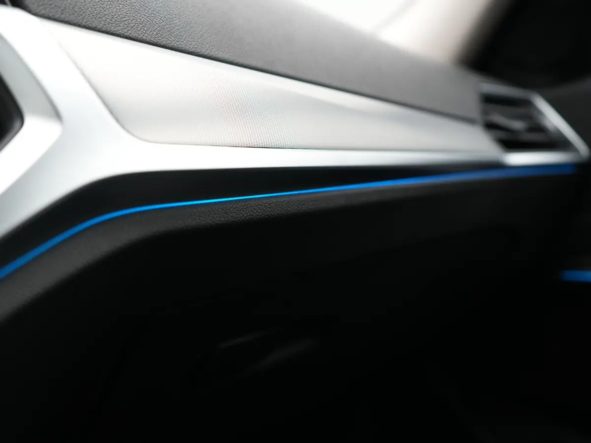 320e xDrive Sportline PHEV 204pk Dealer O.H | SOH 88,1% | Trekhaak Af Fabriek | Camera | Laser LED | Cruise Control | Lederen Sportstoelen Verwarmd | Keyless | Sfeerverlichting | Apple Carpl