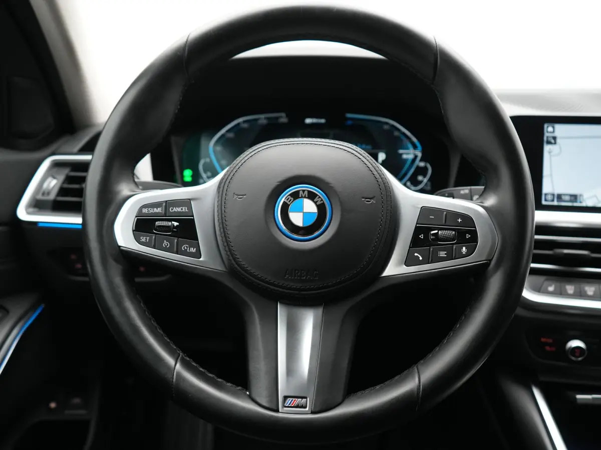320e xDrive Sportline PHEV 204pk Dealer O.H | SOH 88,1% | Trekhaak Af Fabriek | Camera | Laser LED | Cruise Control | Lederen Sportstoelen Verwarmd | Keyless | Sfeerverlichting | Apple Carpl