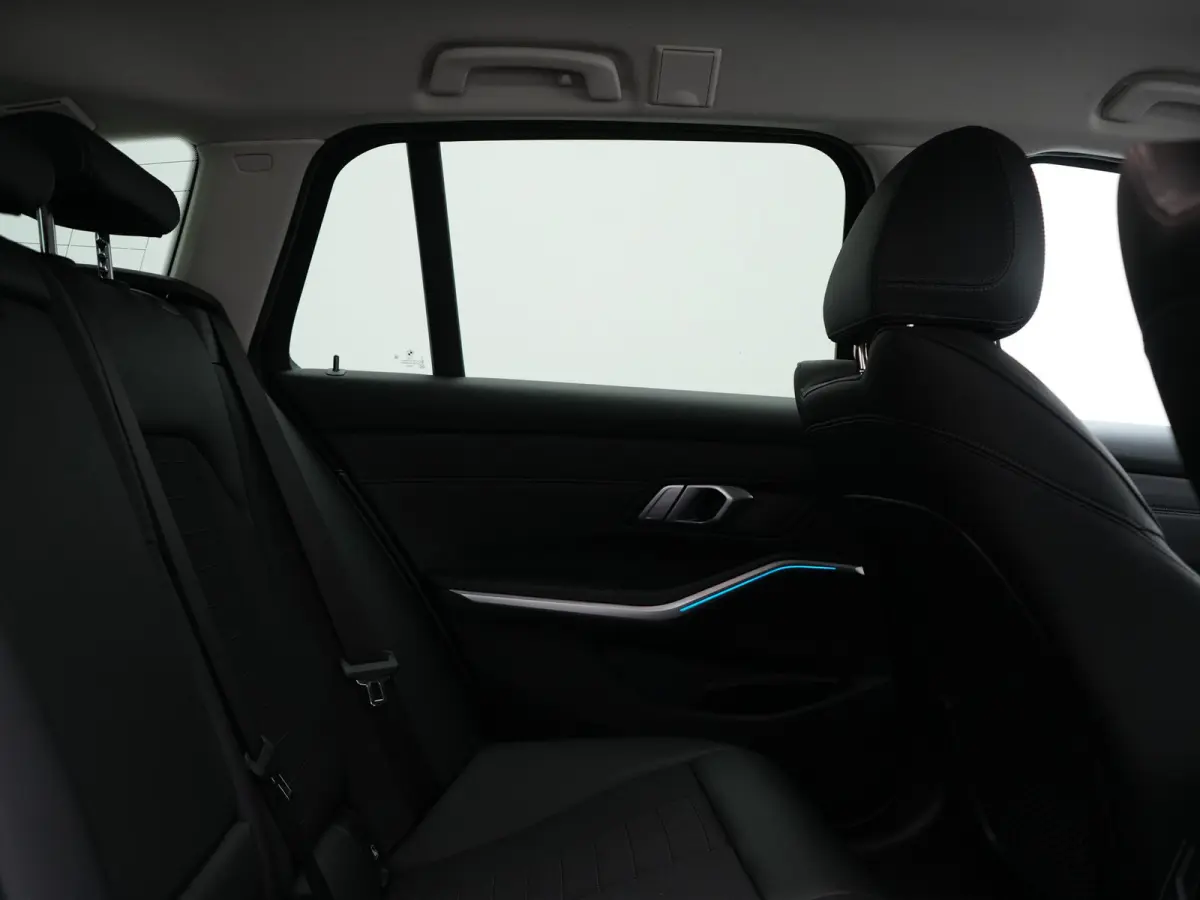 320e xDrive Sportline PHEV 204pk Dealer O.H | SOH 88,1% | Trekhaak Af Fabriek | Camera | Laser LED | Cruise Control | Lederen Sportstoelen Verwarmd | Keyless | Sfeerverlichting | Apple Carpl
