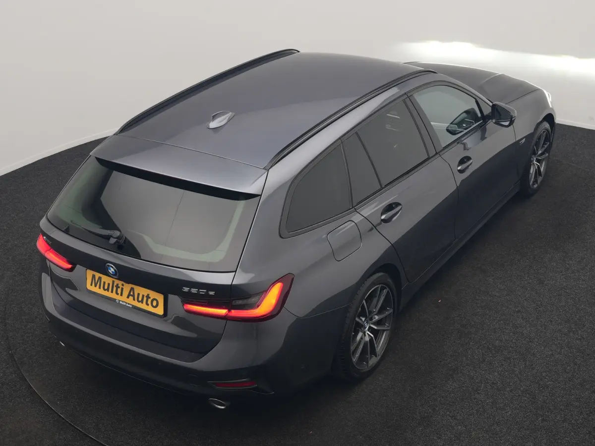 320e xDrive Sportline PHEV 204pk Dealer O.H | SOH 88,1% | Trekhaak Af Fabriek | Camera | Laser LED | Cruise Control | Lederen Sportstoelen Verwarmd | Keyless | Sfeerverlichting | Apple Carpl