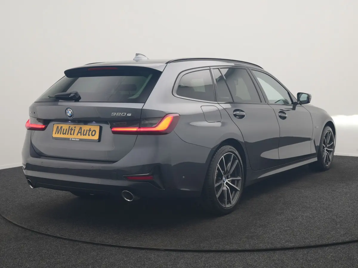 320e xDrive Sportline PHEV 204pk Dealer O.H | SOH 88,1% | Trekhaak Af Fabriek | Camera | Laser LED | Cruise Control | Lederen Sportstoelen Verwarmd | Keyless | Sfeerverlichting | Apple Carpl
